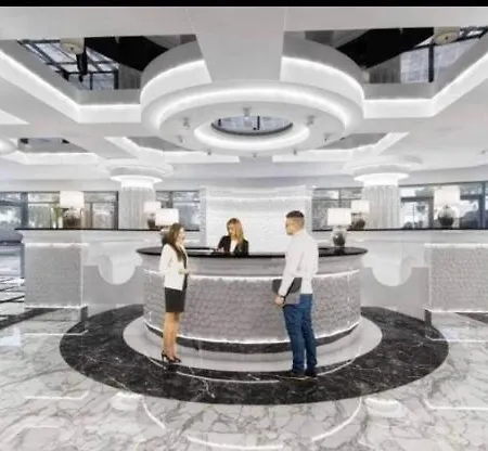 Hanza Tower - 22 Jacuzzi & Pool & Sauna Апартаменты