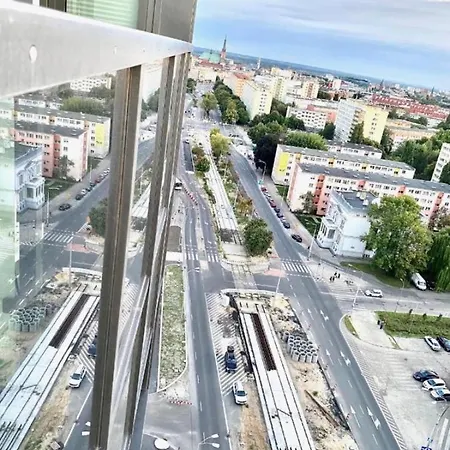 Hanza Tower - 22 Jacuzzi & Pool & Sauna Апартаменты